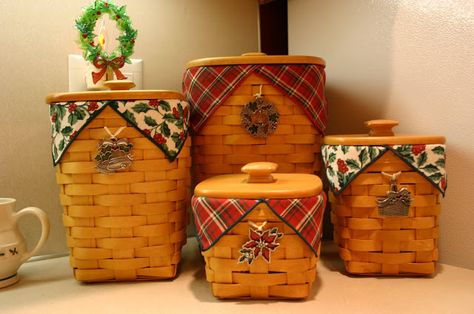 The Plaid Basket: A Snowman Kitchen Longerberger Baskets Ideas, Longaberger Basket Ideas, Longaberger Pottery, Longaberger Baskets, Basket Case, Home Decor Baskets, Christmas Baskets, Harvest Decorations, Giant Paper Flowers