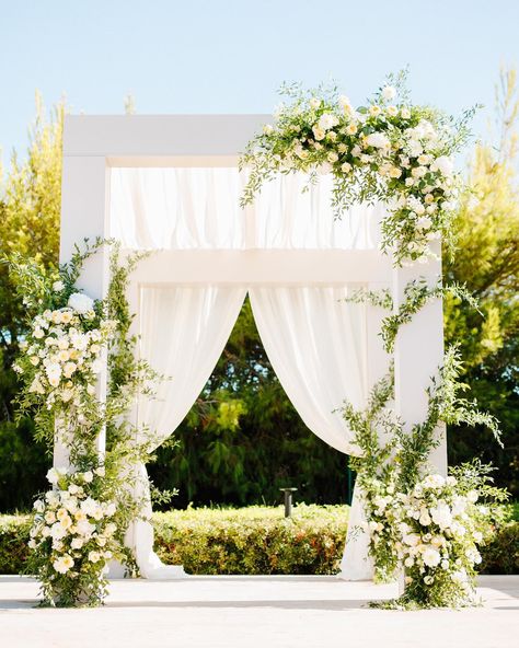 Garden Serenity The breathtaking chuppah adorned with lush, intertwined greenery and cascading blooms was the undeniable star of the enchanting garden seaside wedding. Planner and stylist #rivierabluevents Photographer @_alexandros_papadakis_ Venue @islandartandtaste #grandentrance #weddingday #weddingdecor #wedding inspiration #weddingstyle #destinationwedding #greeceweddingplanner #weddingplanning #weddingtablescape #instawed #luxuryweddingplannergreece #luxurywedding #topweddingplanner ... Modern Chuppah, Chuppah Ideas, Chuppah Decor, Enchanting Garden, Seaside Wedding, Greece Wedding, Luxury Wedding Planner, Ceremony Backdrop, Wedding Tablescapes