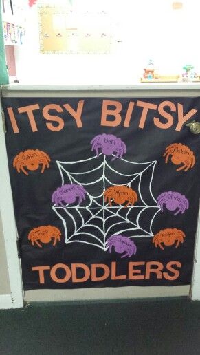 Spider Web Halloween door. I used liquid white out to make the web lol Itsy bitsy toddlers! Itsy Bitsy Spider Bulletin Board Ideas, Toddler Halloween Bulletin Board Ideas, Itsy Bitsy Spider Craft For Toddlers, Halloween Classroom Decorations Doors, Spider Classroom Door, Spider Bulletin Board, Toddler Activities Daycare, Preschool Door Decorations, Toddler Bulletin Boards