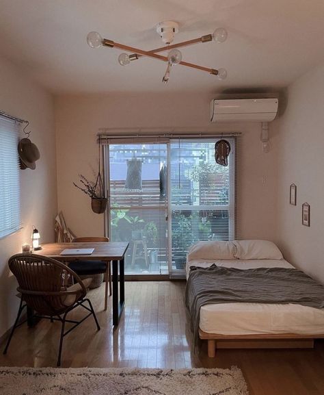 Room Inspiration Korean, Room Inspiration Purple, Room Inspiration Grunge, Small Bedroom Designs Cozy, Room Inspiration Simple, Japanese Interior Design Small Spaces, Small Japanese Apartment, Small Room Layouts, Small Room Interior