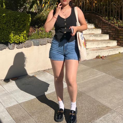 Vest Outfits With Shorts, Jeans Shorts Summer Outfit, Jean Shorts And Docs Outfit, T Shirt With Shorts Outfits, Jean Shorts And Loafers Outfit, How To Style Loafers Summer, Jean Shorts And Loafers, Summer Outfit With Loafers, Loafer And Shorts Outfit