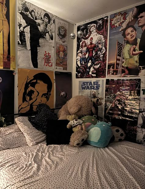 Grunge Rock Room Ideas, Grunge Poster Wall Bedroom, Rocker Dorm Room, Rockstar Dorm Room, 90s Room Aesthetic R&b, Street Style Bedroom Ideas, Stop Sign Aesthetic Room, Room Ideas Rock, Tomboy Bedroom Ideas