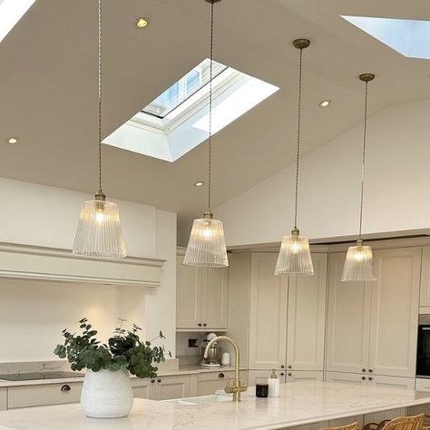 Howdens on Instagram: "A moment for @renovation_at.10's heavenly shaker kitchen! 🥰   Kitchen featured: Elmbridge Porcelain" Howdens Elmbridge Porcelain, Elmbridge Howdens, Elmbridge Kitchen, Cashmere Shaker Kitchen, Howdens Kitchen, Herringbone Kitchen, Howdens Kitchens, Kitchen Revamp, Porcelain Kitchen