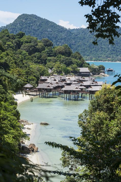 Peaking into Pangkor Laut Bungalows. Turquoise Holidays, Luxury Holidays, #turquoiseholidays Pulau Pangkor, Usa Vacation Destinations, Pangkor Island, Malaysia Resorts, Desert Resort, Overwater Bungalows, Holiday Resort, Dreams Into Reality, Honeymoons