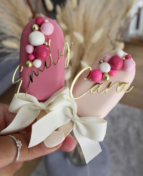 Cake Sickles Ideas, Valentines Day Cakesicles, Magnum Cake Pops, Cakesicles Ideas For Birthday, Popsicle Cake Pops, Birthday Cakesicles, Cake Sickles, Cakesicles Ideas, Magnum Cake