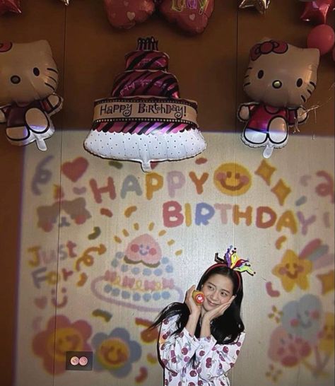 #jisoo #blackpink #instagram #happybday Jisoo Instagram, Just Cakes, Hello Kitty Collection, Happy B Day, B Day, Jennie Lisa, Kim Jisoo, I Love Girls, Blackpink Jisoo