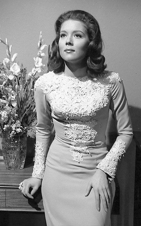 Dianna Rigg, Avengers Women, Diana Riggs, Patrick Macnee, Dame Diana Rigg, Bond Women, Dangerous Women, Avengers Series, Avengers Girl