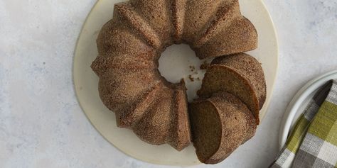 This apple cider doughnut cake provides warm, fall-inspired flavor with a doughnut-like texture in the form of a Bundt cake. Apple Cider Doughnut Cake, Apple Cider Donut Cake, Cider Donut Cake, Apple Cider Doughnut, Autumn Desserts, Fabulous Desserts, Apple Bundt Cake, Homemade Apple Butter, Donut Cake