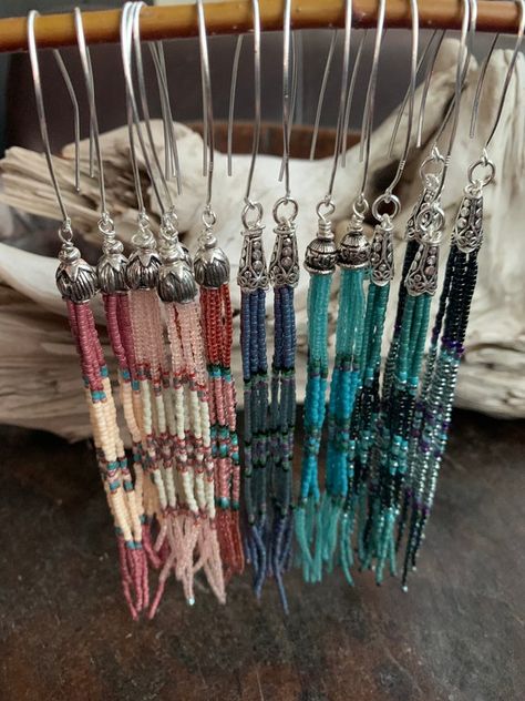 Fringe Earrings Diy, Chandelier Earrings Diy, Earrings Seed Beads, Bead Loom Kits, Simple Beaded Necklaces, Seed Bead Crafts, Beaded Chandelier Earrings, Loom Jewelry, Bead Loom Bracelets