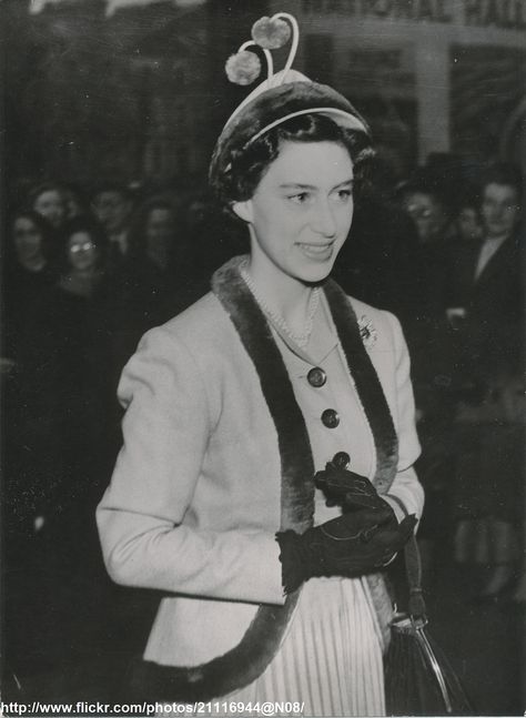 https://flic.kr/p/e7xAax | "Home Ideal" exhibition | DATE:March 22 1950 D:Princess Margaret visit "Home Ideal" exhibition /original photo Queen Elizabeth And Princess Margaret, George Duke, Young Queen Elizabeth, British House, Victoria Reign, Margaret Rose, Rainha Elizabeth Ii, Royal Portraits, Princess Diana Pictures