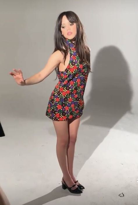 Jenna Ortega Legs, Wednesday Jenna, College Movies, Netflix Wednesday, Corset Top Pattern, Tiered Midi Skirt, Best Style, Plaid Mini Skirt, Jenna Ortega