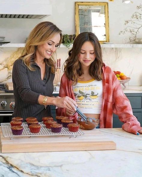 Sophie Flay, Sweet Post, Lindsay Price, Giada Recipes, Mom Box, Boxed Mac And Cheese, Pioneer Woman Ree Drummond, Padma Lakshmi, Giada De Laurentiis