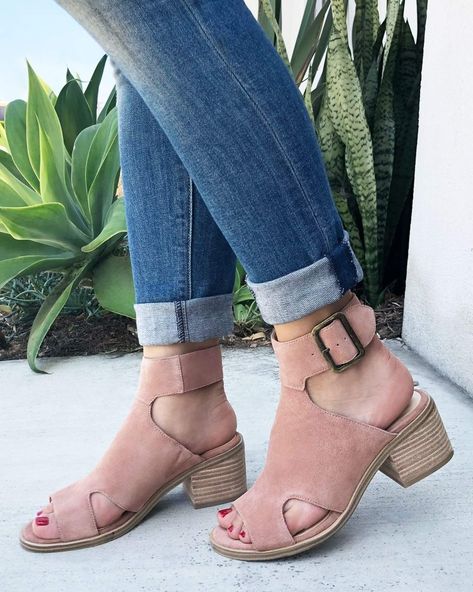 Stylish Comfy Shoes, Heel Sandals Outfit, Fall Fashion Trends Women, Sandals Outfit, Suede Block Heels, Mauve Color, Sole Society, Fall Fashion Trends, Autumn Fashion Women