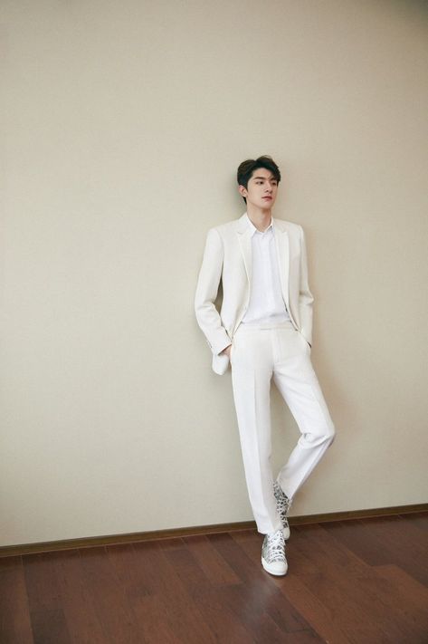 All White Formal Outfit For Men, White Outfit Men Formal, Korean Street Fashion Men, Mens Suit Style, Kpop Fashion Men, Suits Korean, Model Boy, Thai Fashion, Outfit Korean Style