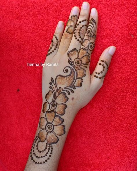 Beautiful Simple Mehndi Design, Simple Arabic Mehndi, Simple Arabic Mehndi Designs, Henna Art Designs, Simple Henna Tattoo, Beginner Henna Designs, Very Simple Mehndi Designs, Mehndi Designs For Kids, Simple Mehndi Designs Fingers