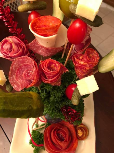 Salami Rose Bouquet, Salami Flowers, Charcuterie Bouquet, Salami Rose, Charcuterie Ideas, Edible Bouquets, Edible Arrangements, Food Platters, 70th Birthday