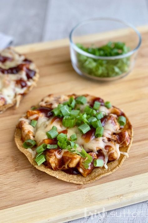 Simple Bbq Chicken, Bbq Chicken Tostadas, Tostadas Recipe, Orange Chicken Crock Pot, Bbq Sauce Chicken, Chicken Tostadas, Pre Cooked Chicken, Orange Chicken Recipe, 20 Minute Recipes