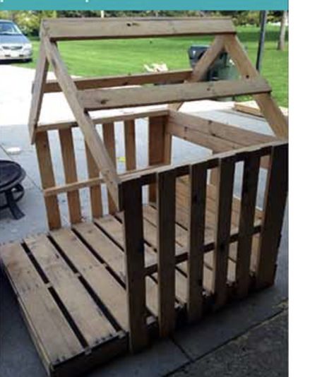 Diy Outdoor Playhouse, Backyard Dog Area, Pallet Dog House, Outdoor Kids Play Area, Dog Kennel Cover, Diy Dog Kennel, Outdoor Dog House, Backyard Kids Play Area, Build A Playhouse