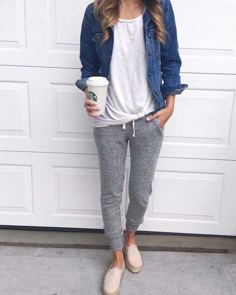 Jogger Outfit Casual, Sequin Jogger Pants, Camo Pants Outfit, Adidas Outfit Women, Cute Sweatpants Outfit, Happy Saturday Friends, Simple Spring Outfits, Fashion Travel Outfit, Lounge Outfits