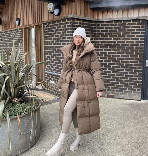 Long Puffer Jacket Outfit, Winter Inspo Outfits, Puffer Coat Outfit, Duvet Coat, Puffer Vest Fashion, Long Coat Outfit, Winter Coat Outfits, Puffer Jacket Outfit, Winter Fashion Outfits Casual