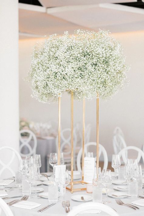 Gypsophila Table Decorations, Baby's Breath Arrangement, Baby Breath Centerpiece, Wedding Table Centerpieces Elegant, Main Table Wedding, 25th Wedding Anniversary Party, Gypsophila Wedding, Wedding Script, White Centerpiece