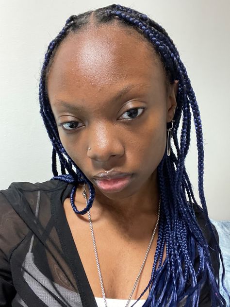 Dark Blue Peekaboo Braids, Knotless Box Braids Blue, Midnight Blue Box Braids, Dark Blue Braids For Black Women, Blue And Black Box Braids, Dark Blue Box Braids, Dark Blue Braids, Blue Box Braids, Blue Braids