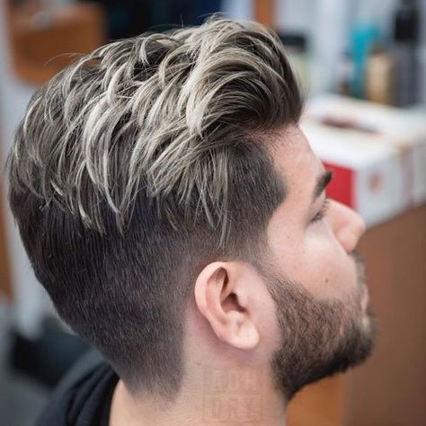 Men Blonde Highlights, Black Hair With Blonde Highlights, Highlights For Men, 30 Hair Color, Dyed Hair Men, Blonde Tips, Blonde Streaks, Mens Hair Colour, Black Hair With Highlights