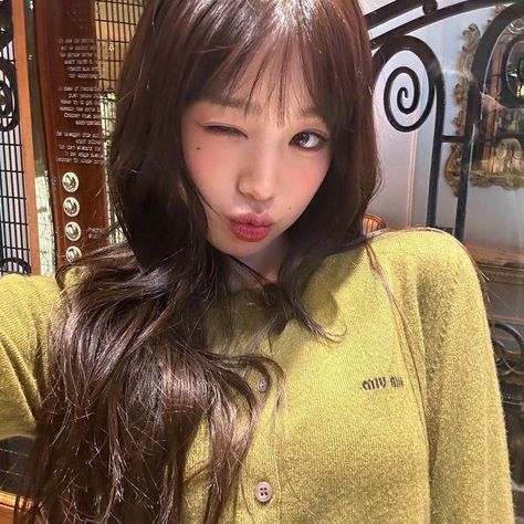 October 4, Korean Makeup, Instagram Update, 16 9, Good People, Korean Girl, South Korean Girls, Miu Miu, Seoul