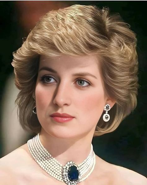 Princess Diana Jewelry, Diana Princesa, Diana Queen, Princess Diana Hair, Princess Diana Fashion, Princess Diana Family, Princess Diana Photos, Princess Diana Pictures, Princes Diana