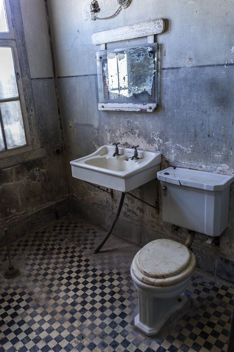 Abandoned Bathroom, Gross Toilet, Abandoned Hotels, Small Toilet, Miniature Rooms, Abandoned Buildings, Abandoned Houses, Abandoned Places, Art And Architecture