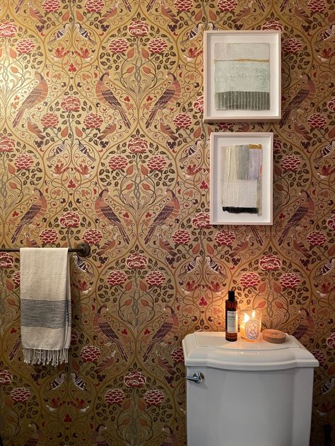 This powder room was designed by Elizabeth Law. She wanted to create a space that was classic with a highly-patterned yet contemporary style. She chose Seasons by May wallpaper from Morris & Co, a design that was originally created by William Morris' daughter May Morris. May Wallpaper, May Morris, Law Design, Best Sport, Modern Accessories, Graphic Wallpaper, Wallpaper Border, Wallpaper Calculator, Inspirational Wallpapers