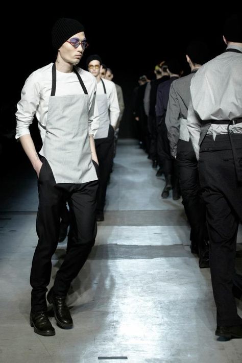 Barista Outfit, Barista Outfits, Barista Apron, Dandy Style, Staff Uniforms, Barista Fashion, Menswear Runway, Monochrome Color, Shirt And Pants