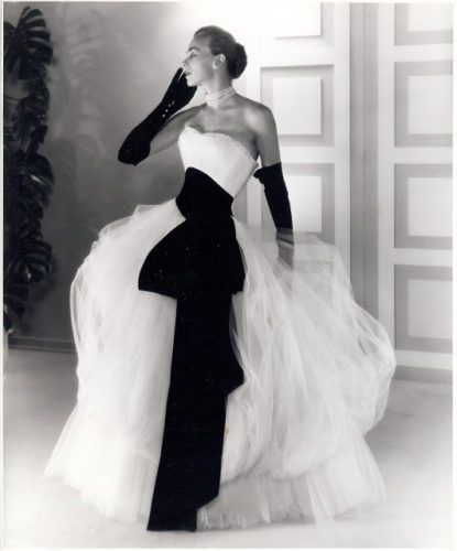 Hollywood Glamour by Irene Gibbons costume and fashion designer to the stars Glamour Vintage, Fifties Fashion, Fashion 1950s, Vintage Gowns, Vintage Couture, Old Fashion, Vintage Vogue, Vintage Glamour, 1950s Fashion