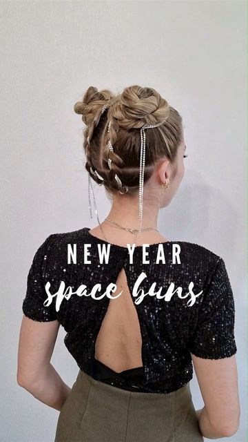 Poppy ✨️♏️ on Instagram: "NEW YEAR'S EVE HAIR IDEA pt4 🥂✨️ . . . #newyearseve #holidayhair #hairinspiration #hairstyletutorial #holidayhairstyle #simplehairstyles #hairtutorial #hair #hairstyles #hairinspo #hairstyle #hairtutorials #hairhacks #coiffure #partyhair #updo #braidedhair #braidedhairstyles #chignon #updos #updohair #updohairstyles #newyear2023 #newyear" Hair Idea, Make Up Inspo, Holiday Hairstyles, Party Hairstyles, New Year’s Eve, Hair Hairstyles, Hair Updos, New Years Eve, New Year's