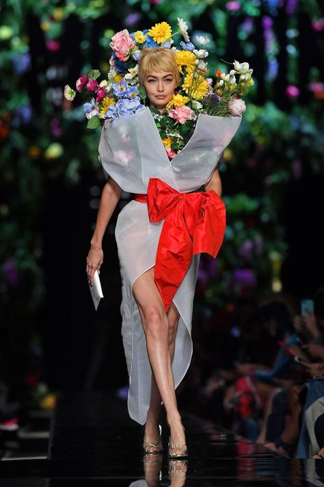 Gigi Hadid and Kaia Gerber Wore Nothing But A Bouquet of Flowers On The Moschino Runway - HarpersBAZAAR.com Gigi Hadid Runway, Moschino Runway, Camp Fashion, Cargo Jacket Mens, Miranda Priestly, Extreme Fashion, 4 Baby, Kaia Gerber, Jeremy Scott