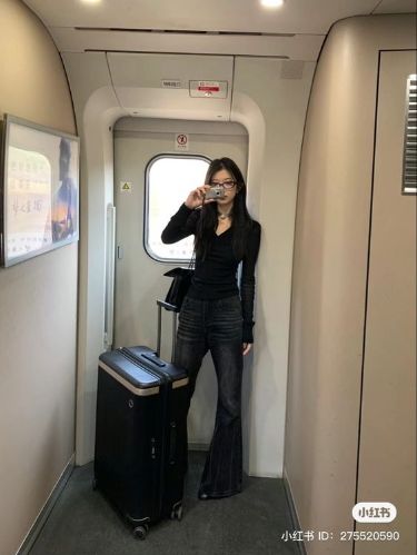 Acubi Club, Chinese Douyin, Flare Leggings Outfit, Korean Fashion Grunge, Leggings Outfit Ideas, Acubi Fashion, Aquarius Season, Fashion Grunge, Leggings Outfit