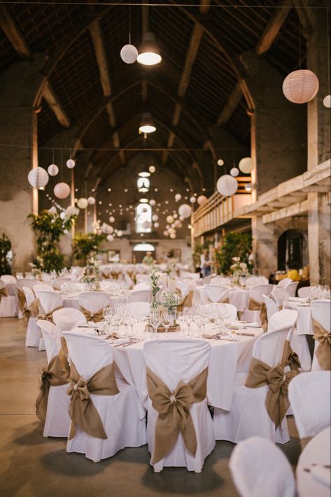 White Brown Wedding Theme, Brown Wedding Venue Ideas, Wedding Brown Theme, Beige Wedding Reception, Brown And Beige Wedding, Light Brown Wedding, Beige Wedding Theme, Brown Wedding Themes, Quince Decor