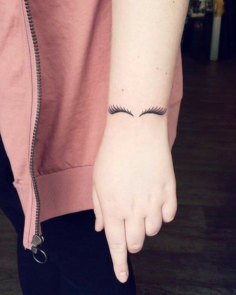 Makeup Artist Tattoo, Eye Tattoo Ideas, Eye Lash Tattoo, Tattoo Eye, Beauty Tattoo, Trendy Eyeshadow, Eyes Artwork, Artist Tattoo, Medusa Tattoo