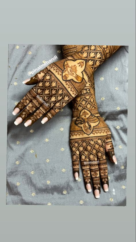 Peacock Mehndi Designs, Front Mehndi Design, Mehndi Designs 2018, Bridal Mehendi Designs Hands, Mehndi Designs Bridal Hands, Engagement Mehndi Designs, Latest Bridal Mehndi Designs, Bridal Mehendi Designs, Latest Simple Mehndi Designs