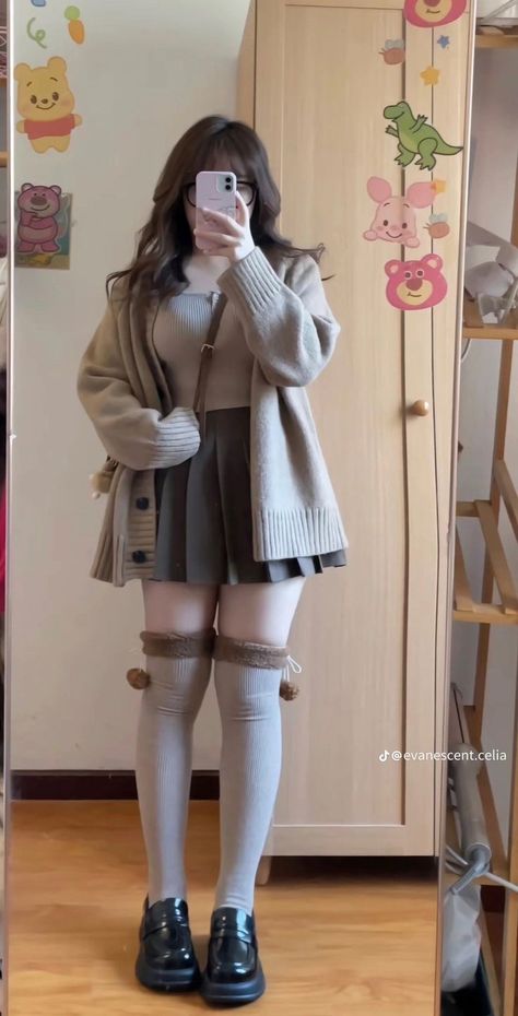 Classy Style Fall Outfits You Love At Your First Sight #outfitinspo #outfitideas #coat Kawaii Girl Outfits, Chubby Outfit Ideas, Harajuku Outfit, Style Fall Outfits, Peony Aesthetic, Mode Kawaii, Street Outfits, Fashion Kawaii, Girl Fashion Style