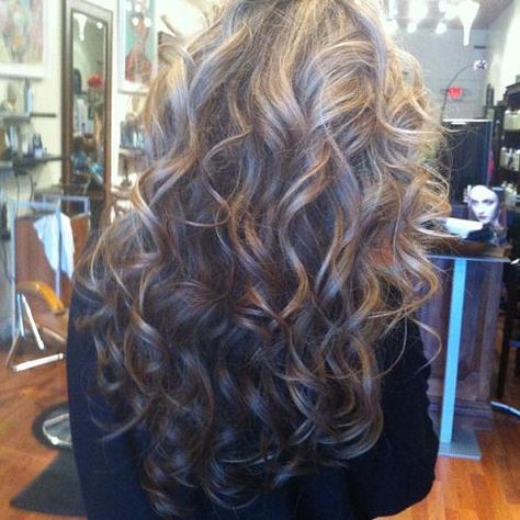 Pretty curls! Curl Perm, Big Loose Curls, Redhead Hairstyles, Messy Look, Korean Hairstyles, Hairstyles Messy, Korean Hair, Big Curls, Hairstyles Women