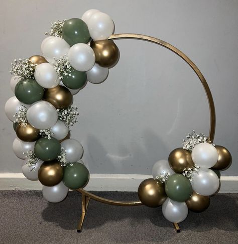 Gold Hoop Balloon Backdrop, Balloon Arch On Circle Stand, Circular Balloon Arch, Circle Balloon Arch Ideas, Balloon Hoop Ideas, Hoop Balloon Arch, Round Backdrop With Balloons, Balloon Hoop Backdrop, Balloon Arch Ring