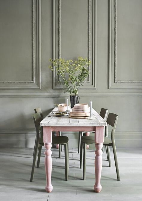 Annie Sloan Chalk Paint Olive, Grey Wall Paint, Annie Sloan Country Grey, Grey Chalk Paint, Chalk Paint Wax, Creative Wall Painting, Green Dining Room, Dining Room Paint, Using Chalk Paint