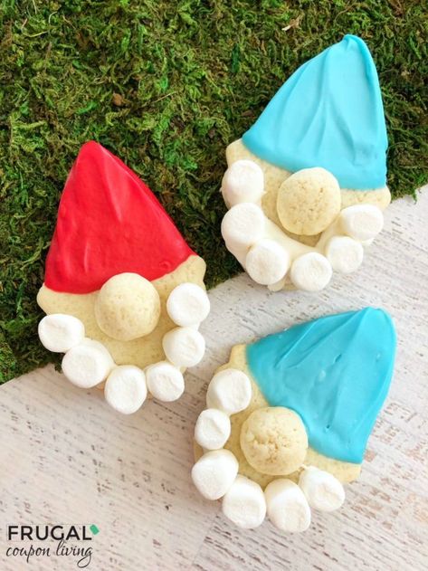 Gnome Cookies - Inspired by Gnomeo & Juliet, this Gnomes Garden Craft is fun for a garden party or afternoon kids food craft for the kids! #FrugalCouponLiving #SherlockGnomes #Gnomeoandjuliet #gnomeo #gnomes #gardengnomes #gnomeparty #partyideas #cookies #recipes #garden #gardenparty #fairygarden Gnome Christmas Party, Gnome Cookies, Gnome Birthday, Gnomes Garden, Kids Food Crafts, Dollar Diy, Marshmallow Cookies, Party Things, Thrifty Thursday