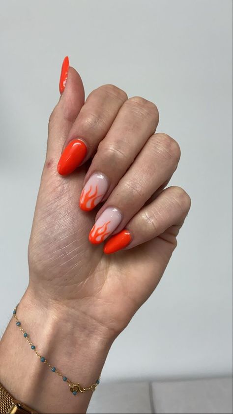 Nails Fire Design, Nail Art Fire, Fire Nails Designs, Nails With Flames, Sunset Nail Designs, Fire Nail Art, Flames Nails, Flame Nails, Winter Nails Gel