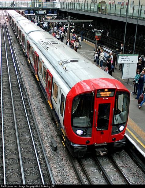 RailPictures.Net Photo: LUL 29329 London Transport S Stock at London, United… Tube Stations London, Docklands Light Railway, London Train, London Underground Train, London Metro, London Underground Tube, Tube Train, London Overground, Metro Subway