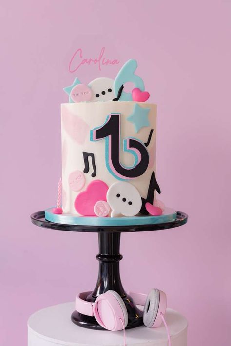 Carolina's TikTok Birthday Party | CatchMyParty.com Tiktok Birthday Party Ideas, Tiktok Birthday Cake, Colorful Christmas Party, Tiktok Birthday Party, Football Cake Design, Birthday Tiktok, Zoe Cake, Tiktok Birthday, 9th Birthday Cake