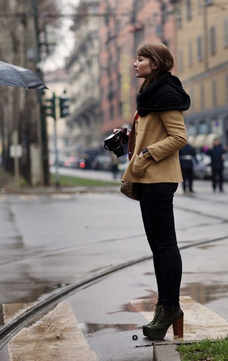 she is cool... Litas Outfit, Jeffrey Campbell Lita, The Sartorialist, Beige Jacket, Looks Vintage, Jeffrey Campbell, Autumn Winter Fashion, Beautiful Outfits, Style Me