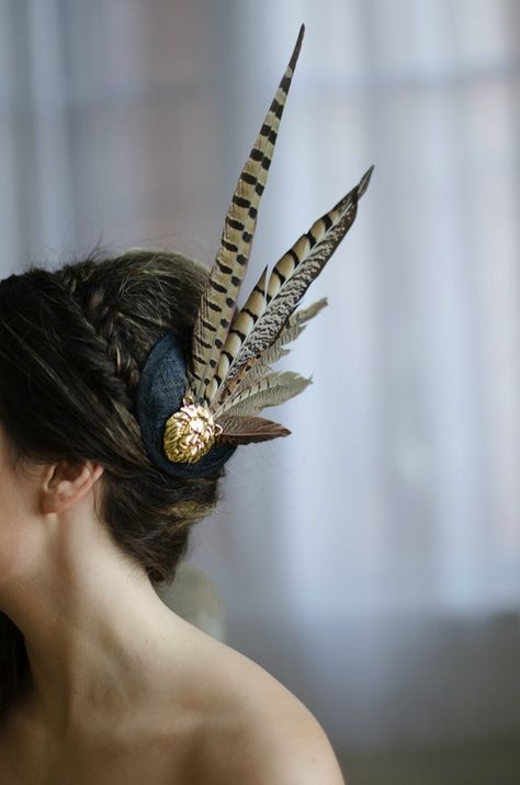 unique feather hairpiece Feather Hairpiece, Woodland Wedding Inspiration, Hair Feathers, Pheasant Feather, Feather Headpiece, Look Festival, Mini Hat, Woodsy Wedding, Pheasant Feathers