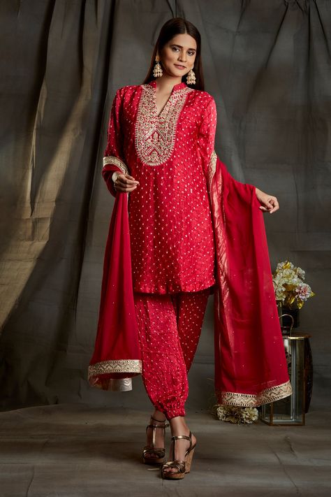 Buy Sunita Nagi Red Georgette Bandhani Kurta Set Online | Aza Fashions Afghani Pants Woman, Bandhani Dress Design Patterns, Bandhani Kurta, Bandhani Suit, Plain Dresses, Dress Designs For Stitching, Collar Kurta, Design Kurti, Red Kurta